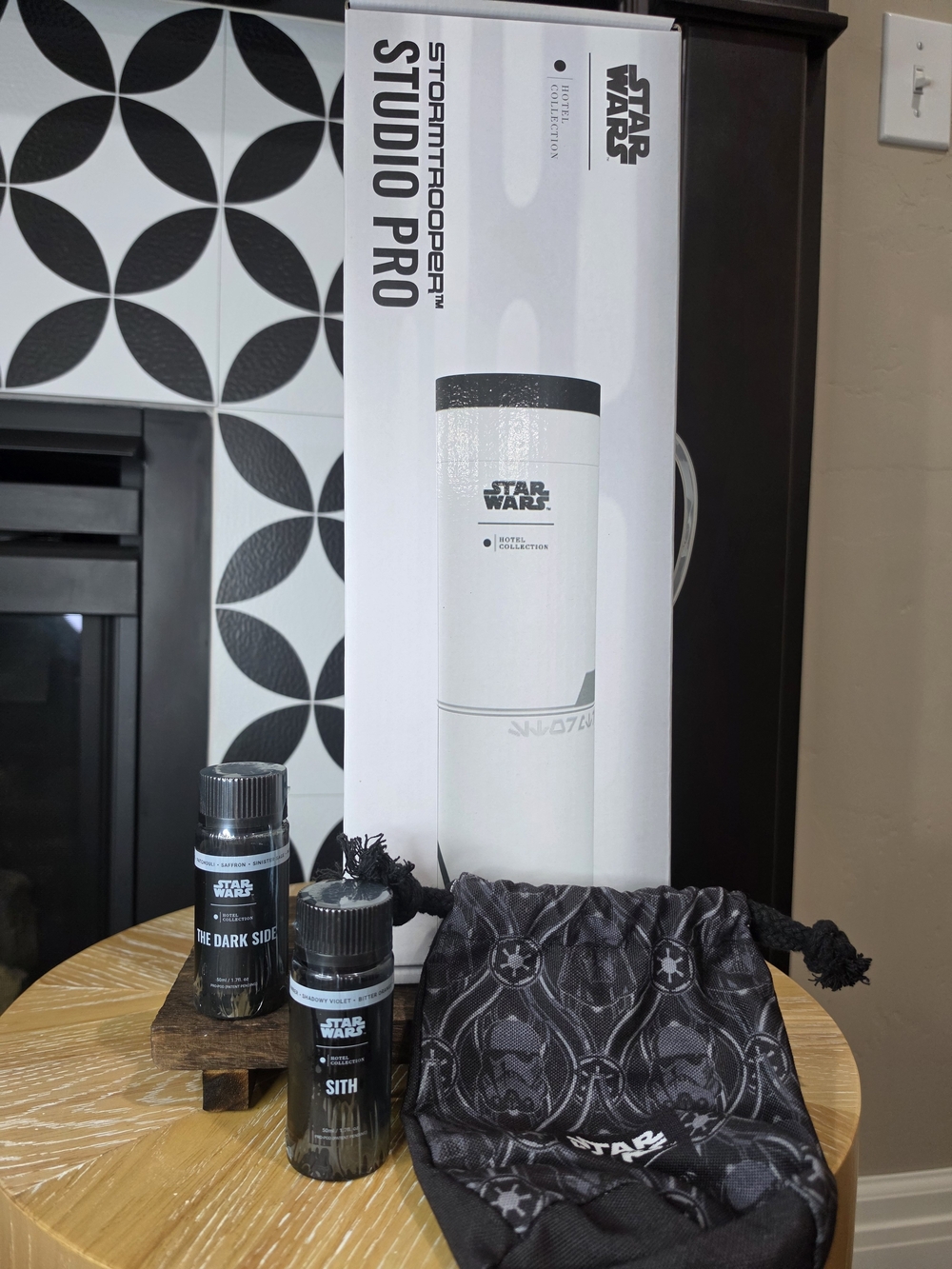 Hotel Collection Star Wars Studio Pro Diffuser Plus Two Oils and Collector's Bag
